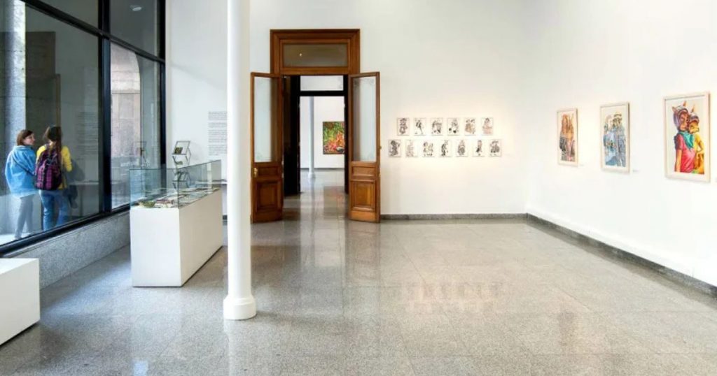 Exposición “CÆLATURA” reúne tres décadas de arte y grabado de Jorge Martínez en Santiago