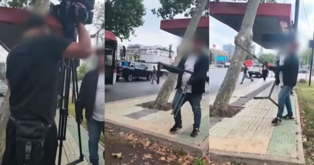 Brutal agresión a periodistas de Canal 13 en pleno Santiago: todo quedó grabado