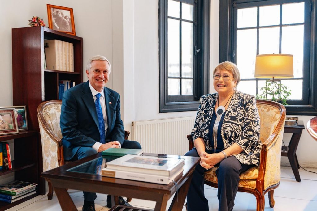 VIDEO | Entre risas: Así se desarrolló la reunión entre Kast y Bachelet