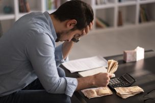 Fin de año y gastos sin control: Académico entrega claves para evitar el sobreendeudamiento