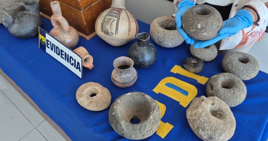 PDI incauta 36 piezas arqueológicas precolombinas en poder de un anticuario: Sujetó quedó apercibido