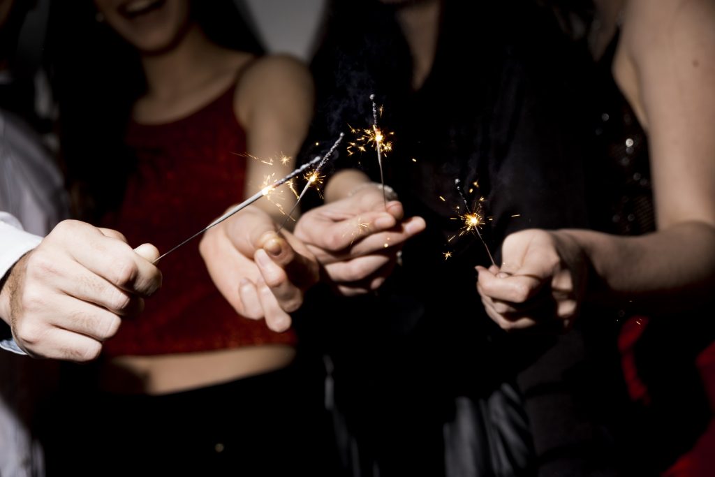 El ritual de Año Nuevo que todos hacen: qué color vestir y por qué