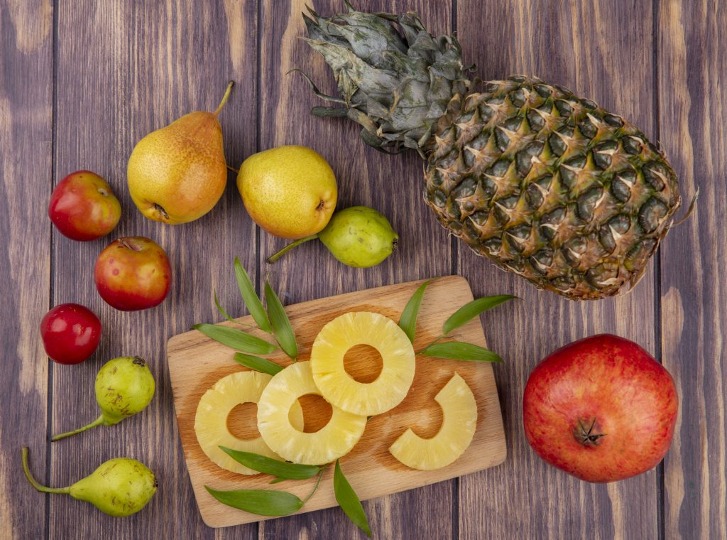 ¡Refrescante y seguro! Las frutas que sí puedes darle a tu perro o gato este verano