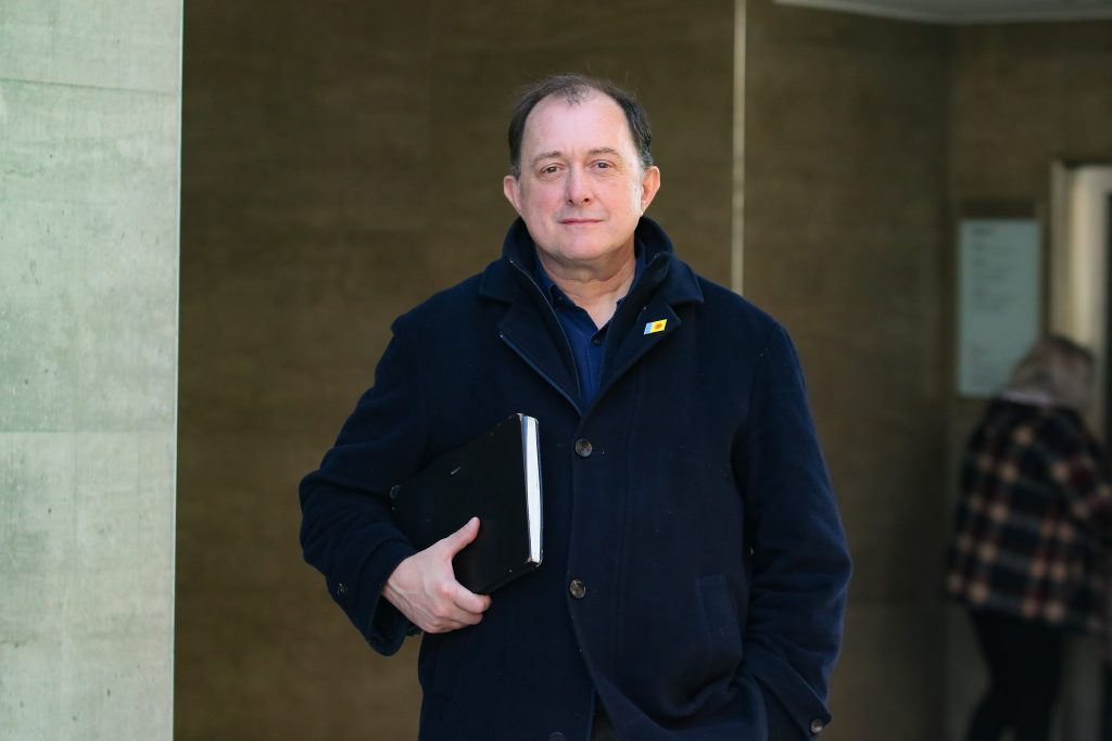 Ministro de Vivienda presenta avances en reconstrucción y responde a críticas sobre subsidios