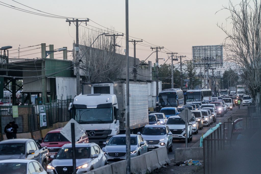 Tránsito suspendido en General Velásquez por colisión múltiple: alta congestión en Cerrillos