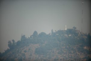 VIDEO | Este es el registro del incendio en Cerro San Cristóbal: densa columna de humo alerta a vecinos