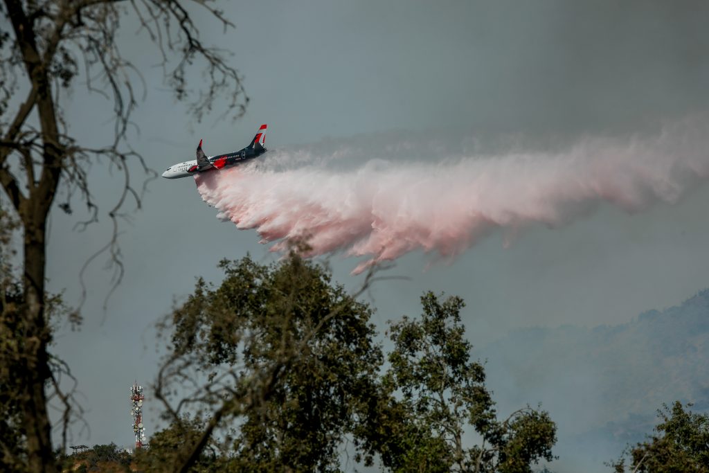 Avión Tanker 7 despega para combatir incendio forestal en Valparaíso