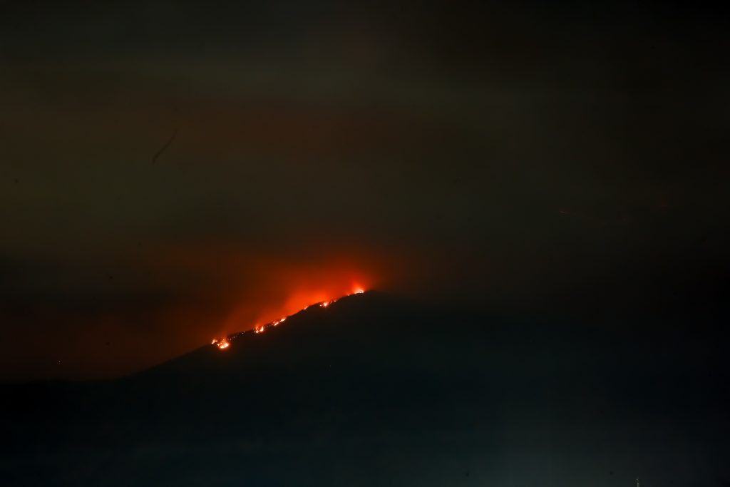 Alarma en Santiago: voraz incendio destruyó cité y causó evacuación de decenas de personas