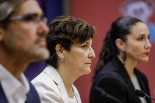 Ministra Aguilera dijo que no renunciará a su cargo a pesar de la controversial operación a su madre