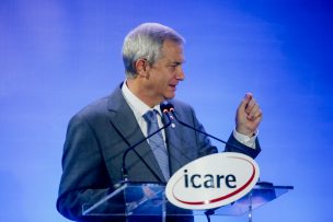 Kast arremete contra Boric en Icare: 