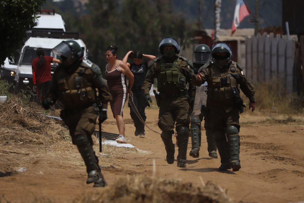 Balean a un segundo carabinero durante desalojo de megatoma de San Antonio