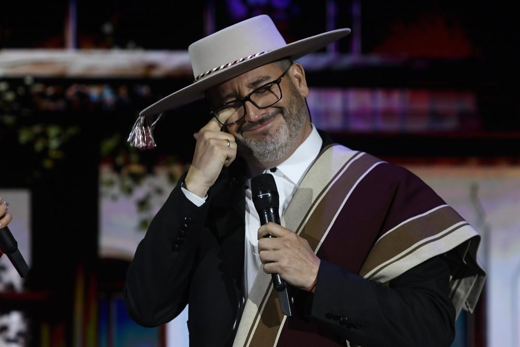 Entre aplausos y emoción: Así celebró Eduardo Fuentes sus 51 años en el Festival de Olmué