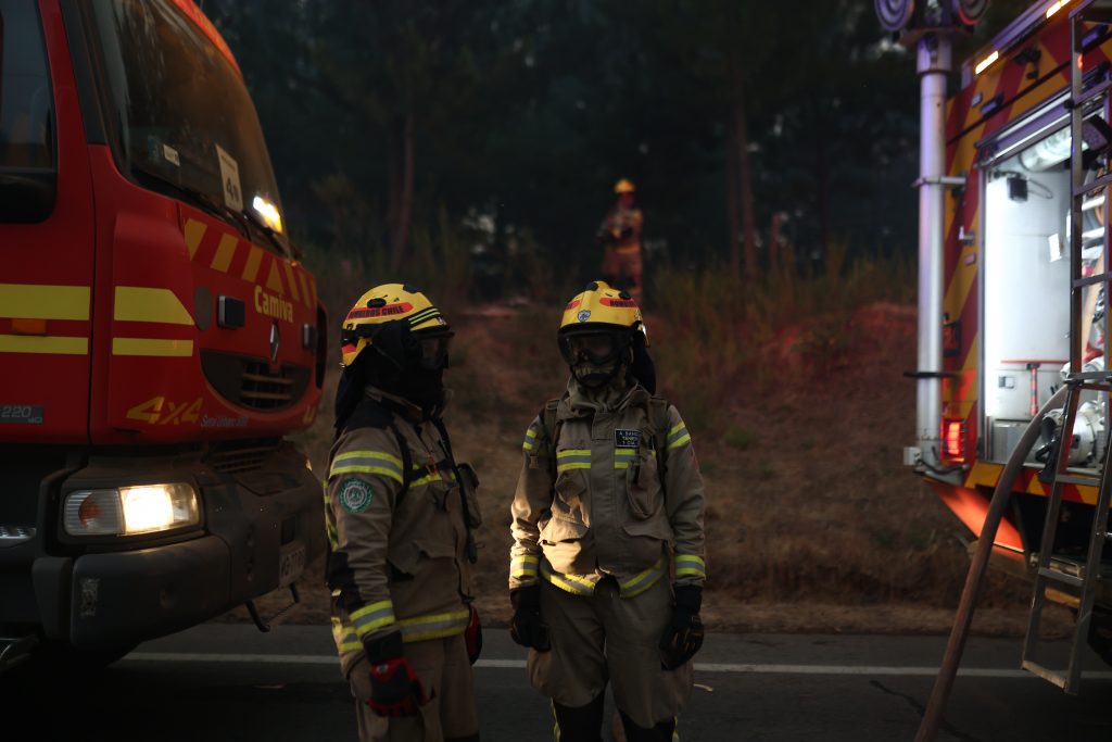 CONAF reporta 21 incendios forestales activos y alerta roja en La Araucanía
