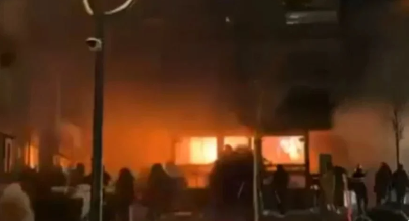 Incendio en centro de esquí deja decenas de muertos durante celebraciones de Año Nuevo
