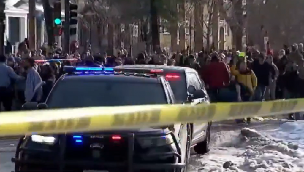 Tensión en Minneapolis: ICE bajo fuego tras tiroteo fatal y protestas violentas