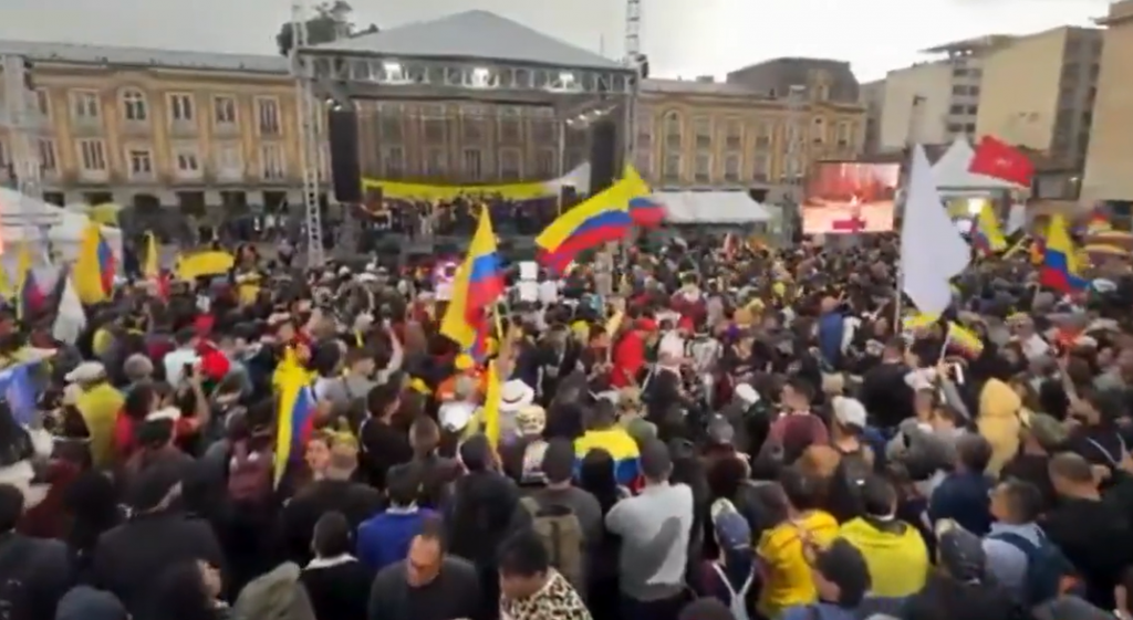 Se registran marchas en principales ciudades de Colombia contra amenazas de intervención de EE.UU.
