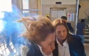 Imágenes sensibles: Lanzan explosivo a una diputada en Honduras y estalla en su espalda