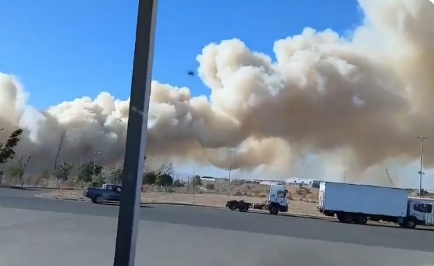 Incendio forestal en Pudahuel moviliza amplio operativo y genera restricción aérea