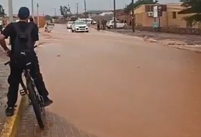 VIDEO | Inundación afecta al Terminal de Buses en San Pedro de Atacama