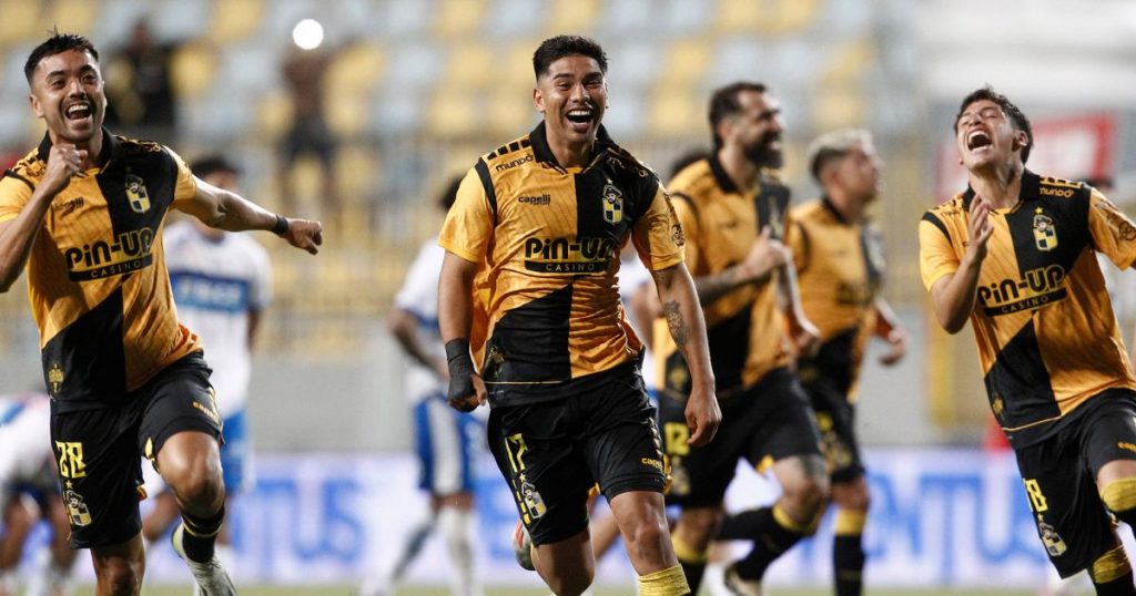 Coquimbo Unido vence a la Universidad Católica en penales y se queda con la Supercopa