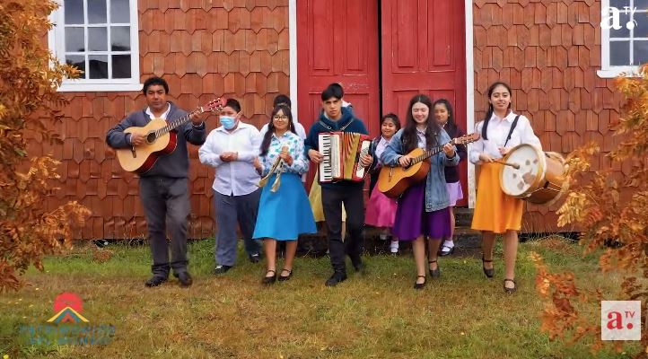 Patrimonios del Mundo: Escuela Rural Terao fortalece la identidad chilota a través del folclore infantil