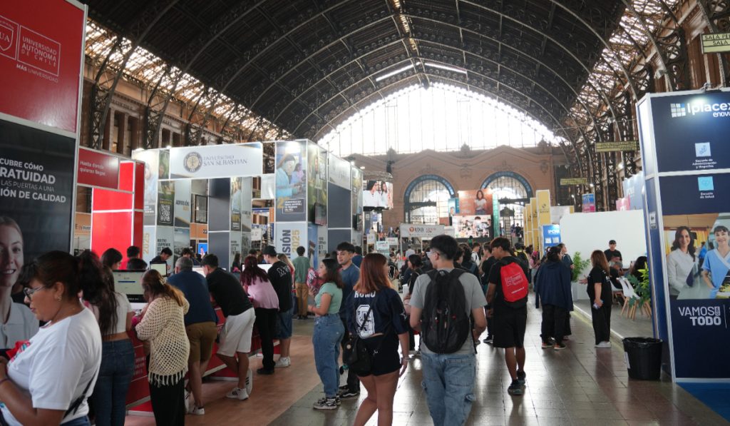 Feria de Matrícula 2026 guiará a futuros estudiantes en Santiago y Concepción