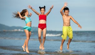 El color del traje de baño: El inesperado  factor que podría salvar a tu hijo este verano