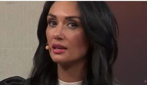 “¡Lo agarraron pal’ leseo! Pamela Díaz recibe a panelista con mordaz broma en su regreso a la TV