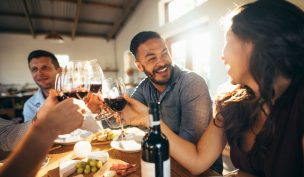 San Valentín para solteros +40: Juntas Secretas prepara evento all inclusive este 14 de febrero