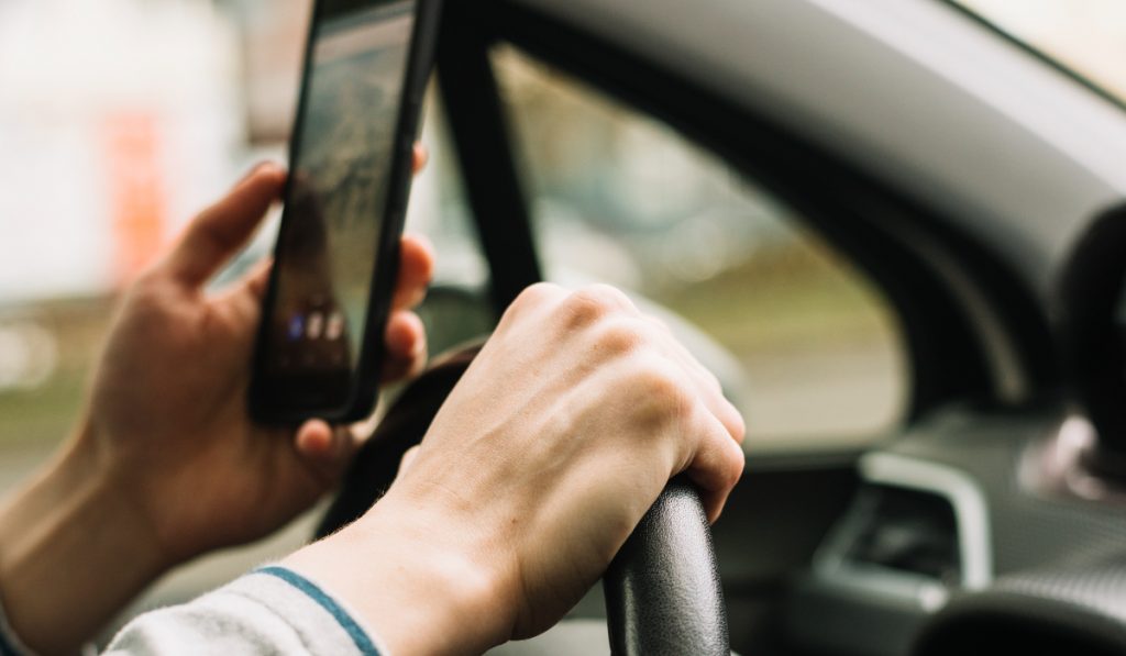 La Ley No Chat endurece las sanciones: Lo que sí y lo que no puedes hacer al conducir