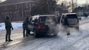 Agente de ICE dispara y mata a mujer estadounidense durante operativo en Minneapolis