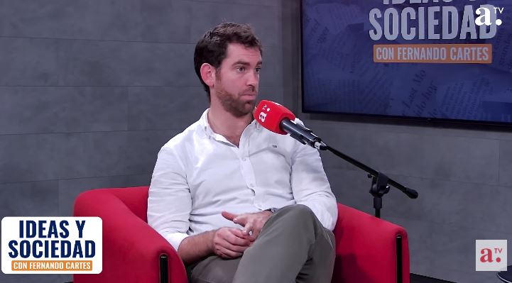 José Antonio Kast Adriasola analiza el rol del gremialismo en Ideas y Sociedad