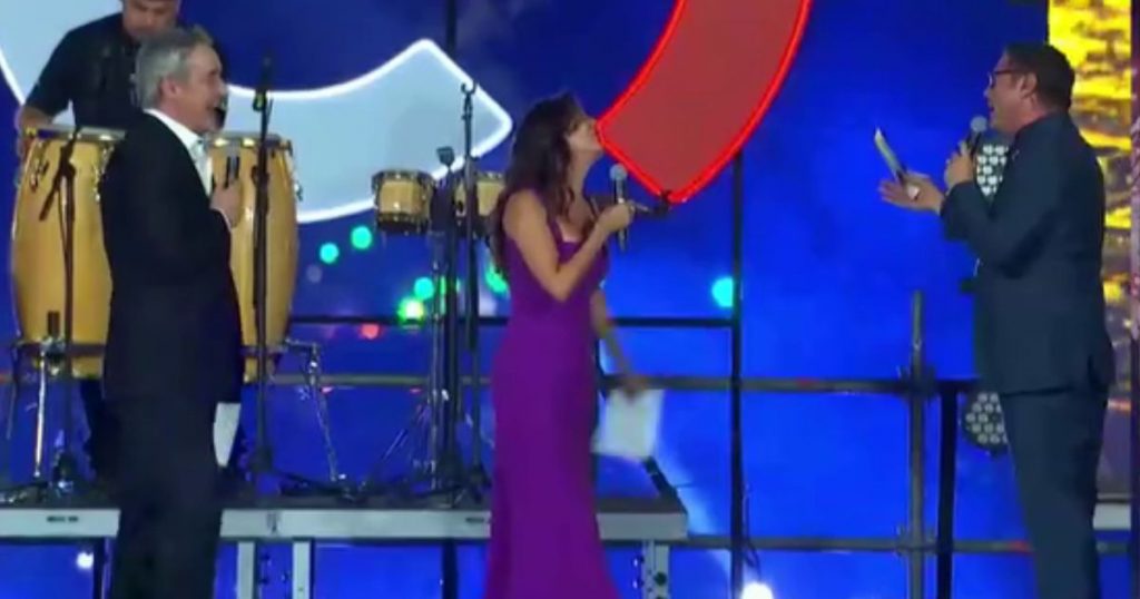 Repenning paró en seco a Pancho Saavedra tras broma del beso con Priscilla: “Te estai arrancando”