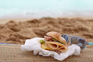 ¿Qué llevar a la playa o piscina como snacks saludables? Nutricionista da las claves