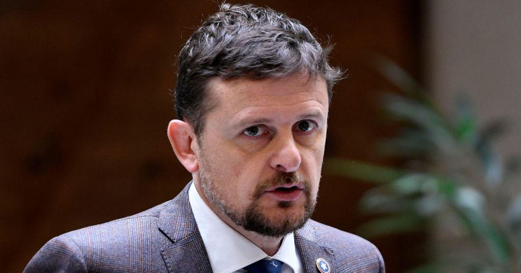 Diputado Schubert realiza oficio por llegada de buque y submarino chino: Se sospecha de espionaje