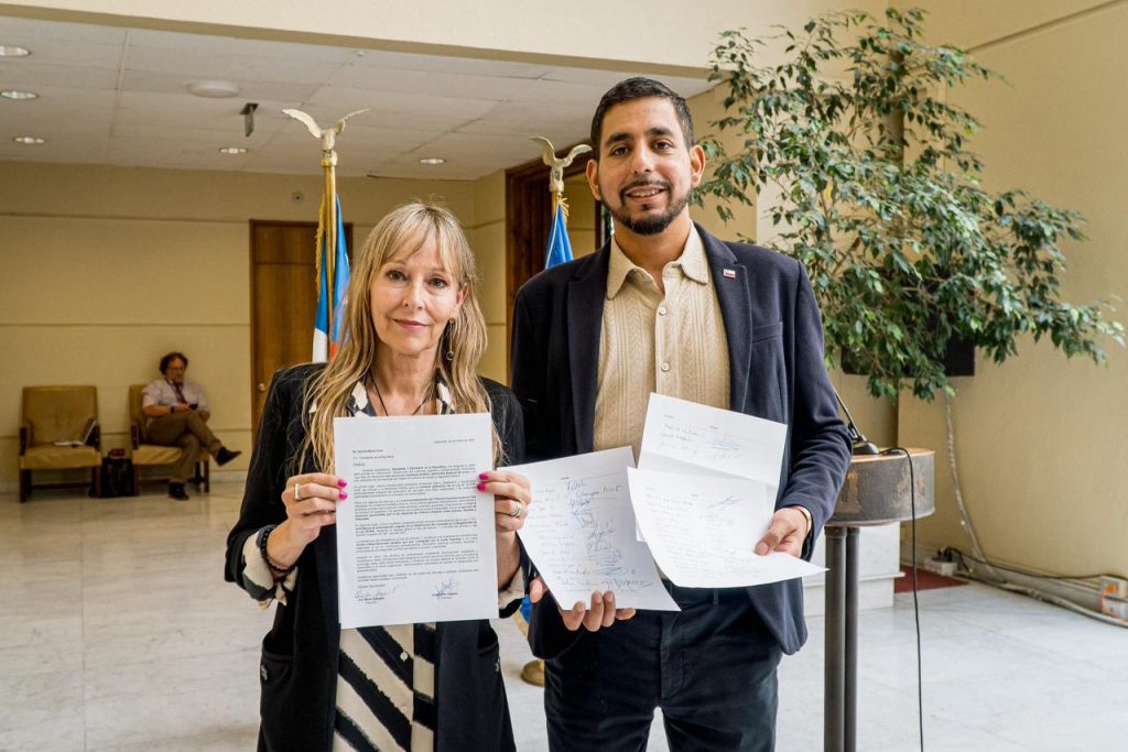 Diputados exigen a Boric cambio en clasificación del cannabis y fin de la persecución a pacientes