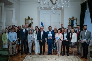 Presidente Boric recibe la Estrategia Nacional de Minerales Críticos