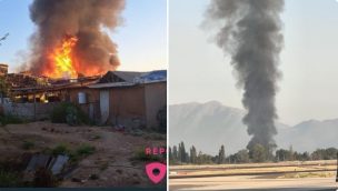 Incendio en Pudahuel afecta fábrica de pallets y obliga a decretar tercera alarma