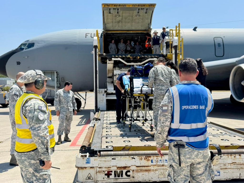 FACH realiza exitosa evacuación aeromédica de joven accidentada gravemente en Rapa Nui