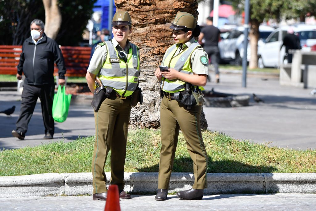 VIDEO | Heroínas del verano: carabineras salvan a adulta mayor en peligro de inmersión