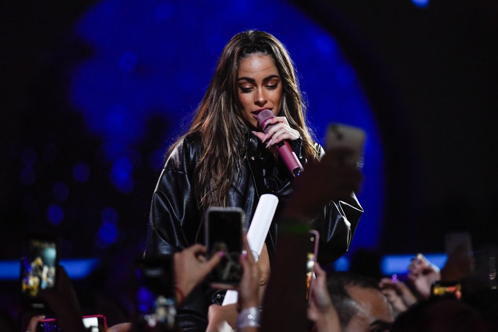 Metro de Santiago extenderá su horario por concierto de Tini: revisa estaciones y líneas