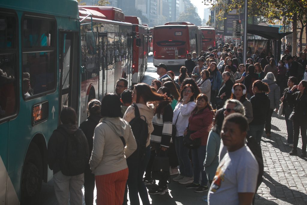 Red refuerza buses y activa plan de apoyo por suspensión parcial en Línea 2 del Metro