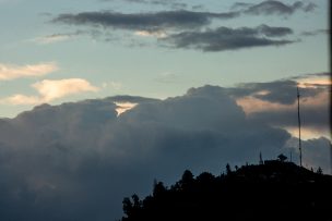 ¿Lluvia este lunes? Conoce el pronóstico del tiempo para Santiago acá