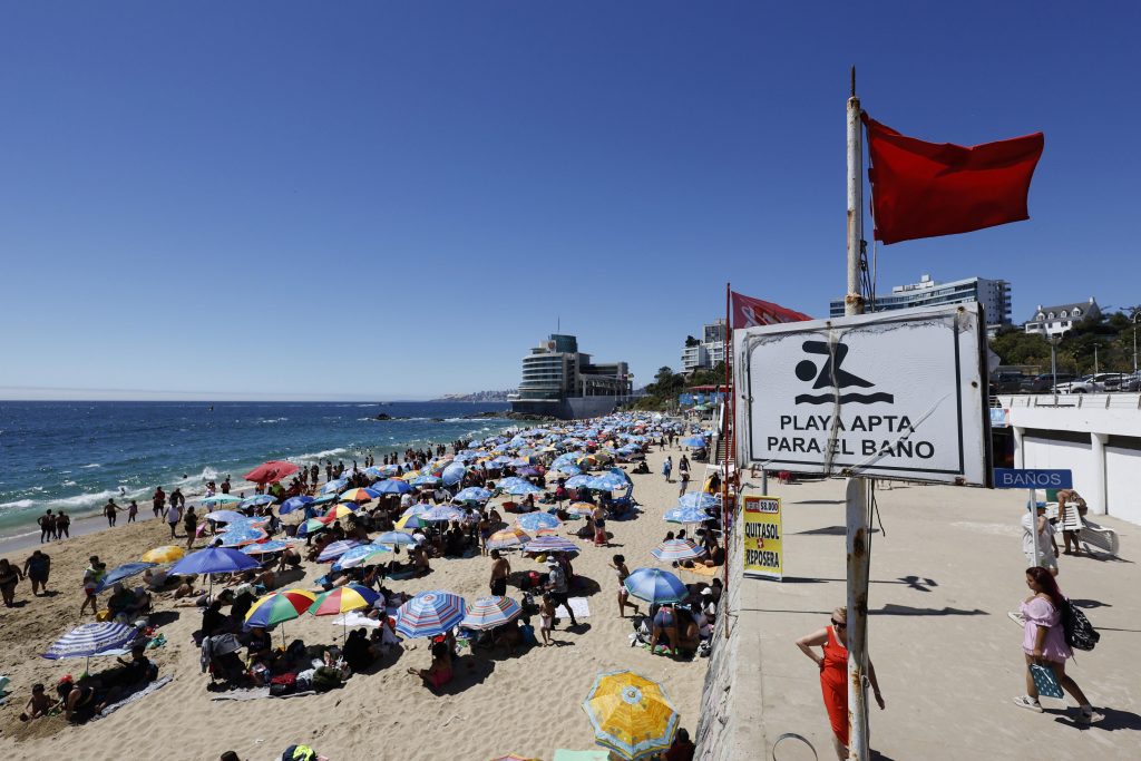 Aumento de bañistas rescatados: los riesgos de ingresar a playas no aptas para el baño