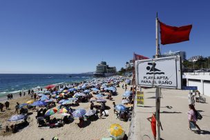 Aumento de bañistas rescatados: los riesgos de ingresar a playas no aptas para el baño