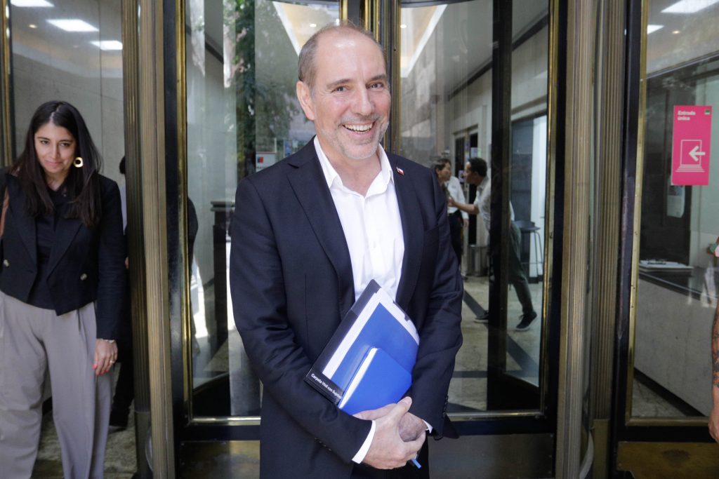 Futuro ministro de Transportes promete a camioneros priorizar conectividad y seguridad