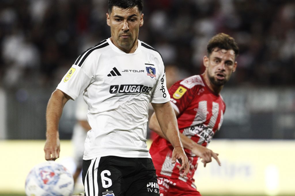 Colo Colo logra triunfo agónico ante Unión La Calera y escala en la tabla