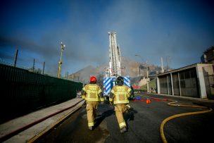 Tras explosión de camión en Renca: cómo regula Chile el transporte de carga peligrosa