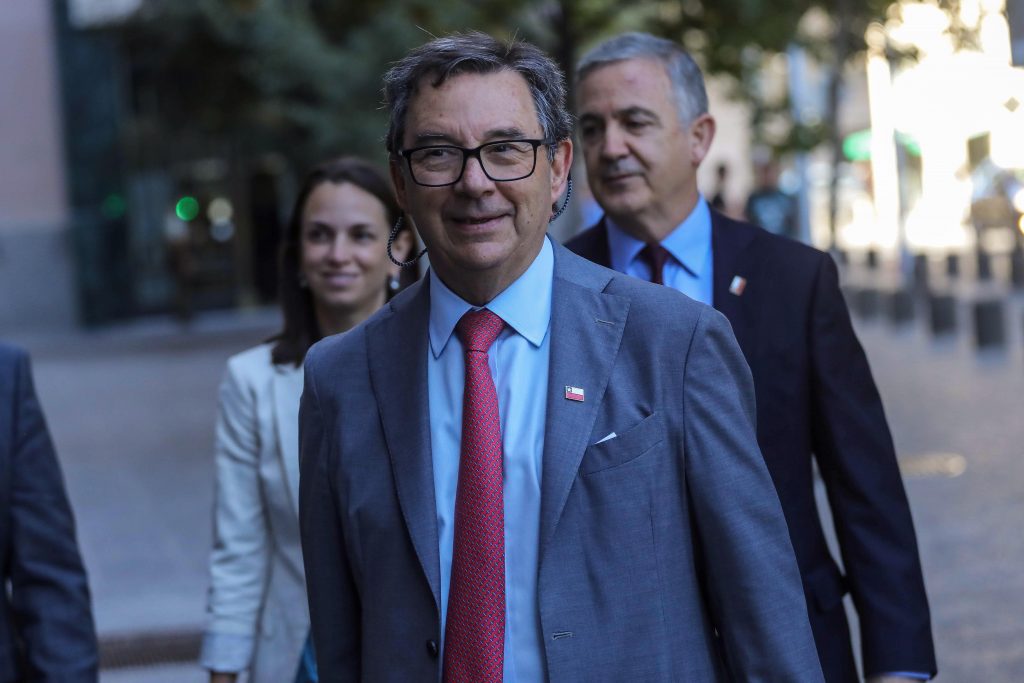 Defensa Nacional: Ministra Delpiano se reúne con Barros y entrega lineamientos al gobierno entrante