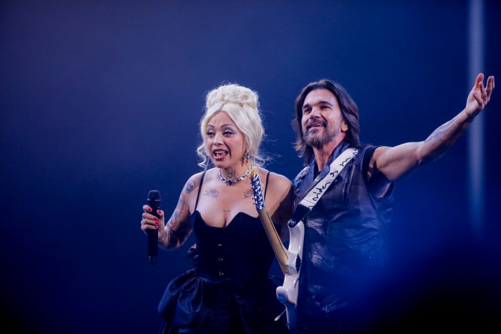 ¿Por qué no subió a cantar? La razón que dejó a Juanes fuera del show de Mon Laferte en Viña 2026